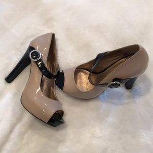 BCBGeneration beautiful pumps size 38 ( 8B )